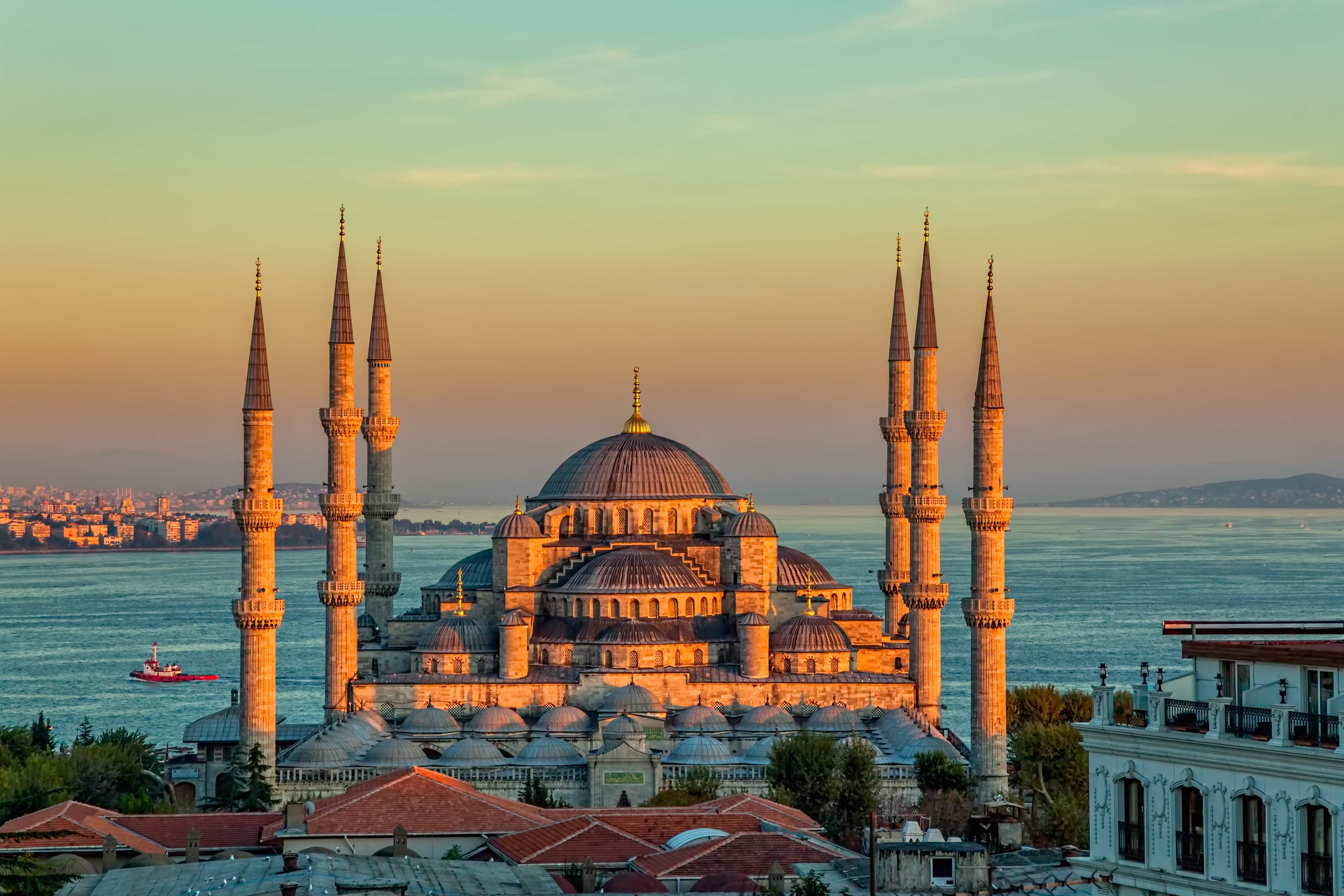 Will the lowest temperature in Istanbul be 19°C on September 14? market image