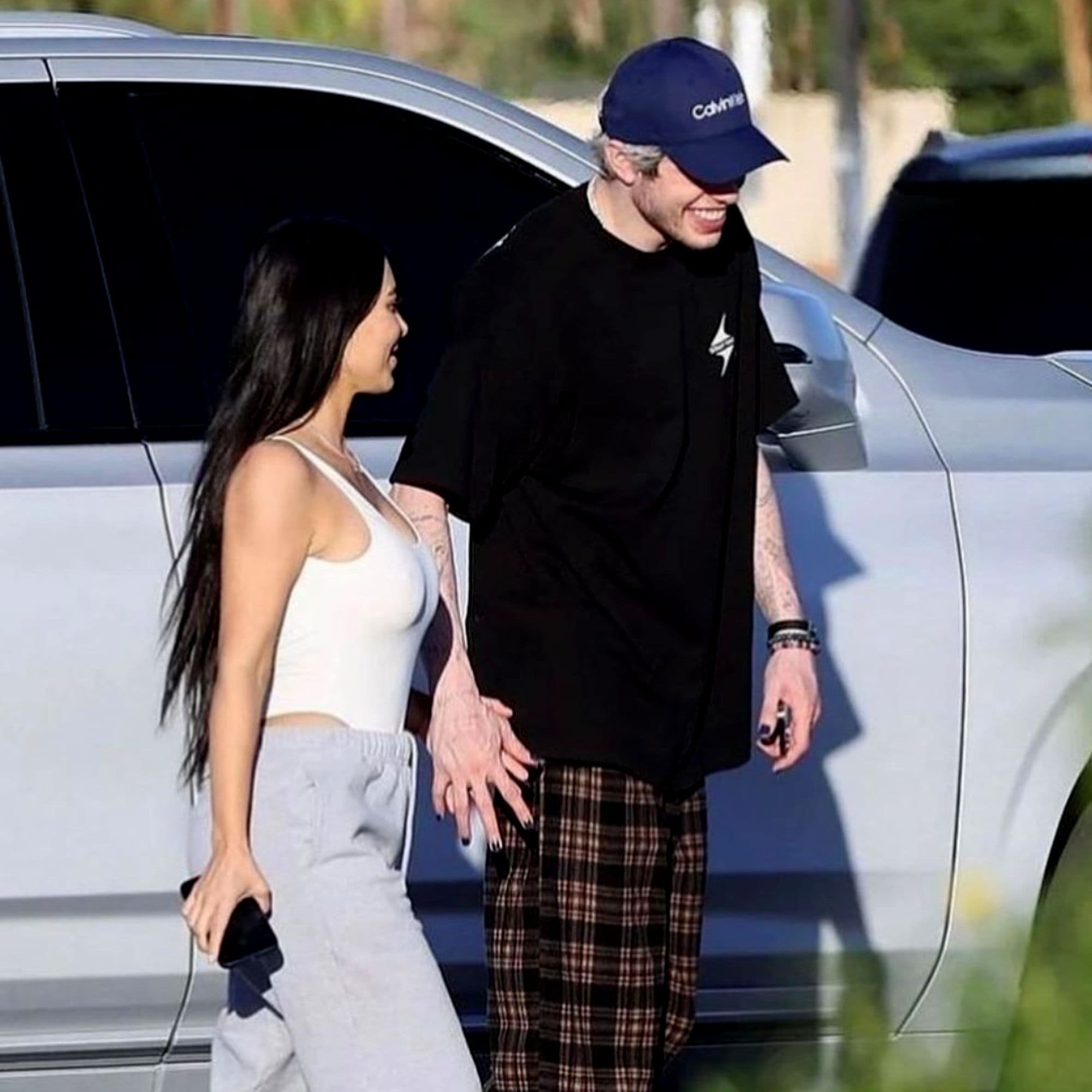 Will a picture surface of Kim Kardashian and Pete Davidson kissing before the end of the year? market image
