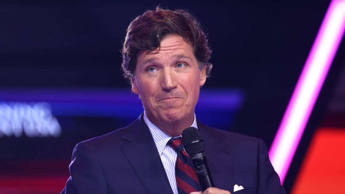 Will Donald Trump publicly insult Tucker Carlson by July 31, 2026? market image